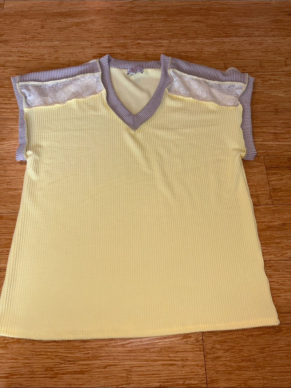 MOCO Boutique Yellow Ribbed Lace V-Neck Top Medium boho comfy preppy lightweight